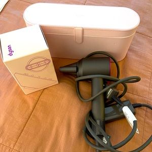 Dyson Supersonic Hair Dryer/Fuchsia